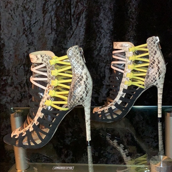 Steve Madden Sleik Sandals zip up Snakeskin 6 1/2 - Picture 9 of 16